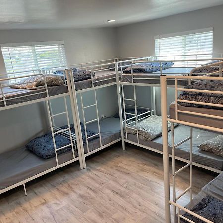 Modern Hostel In Лос Анджелис Екстериор снимка