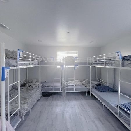 Modern Hostel In Лос Анджелис Екстериор снимка