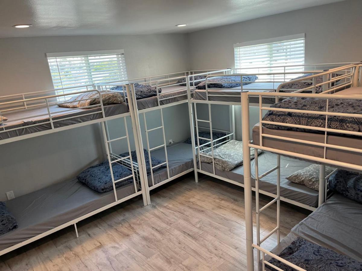 Modern Hostel In Лос Анджелис Екстериор снимка