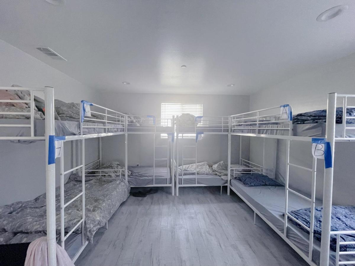 Modern Hostel In Лос Анджелис Екстериор снимка